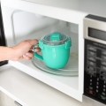 21142_565ml_SmallSoupMug_Lifestyle_Food_Hand_Microwave_MintyTeal.JPG