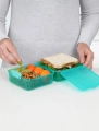31735_1.4l_lunch_lunchcube_lifestyle_bench_food_open_hands_teal.jpg