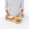 21731_LunchCubeTOGO_Hands_Teal.JPG