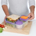 21690_1.65L_BentoLunch_TOGO_Hands_Food_MistyPurple_1.jpg